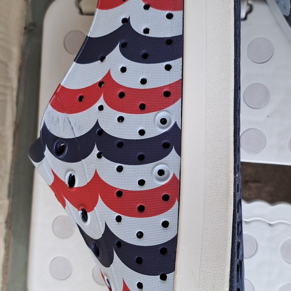 Men's Native Water Shoes - sz 10 - Picture 8 of 10